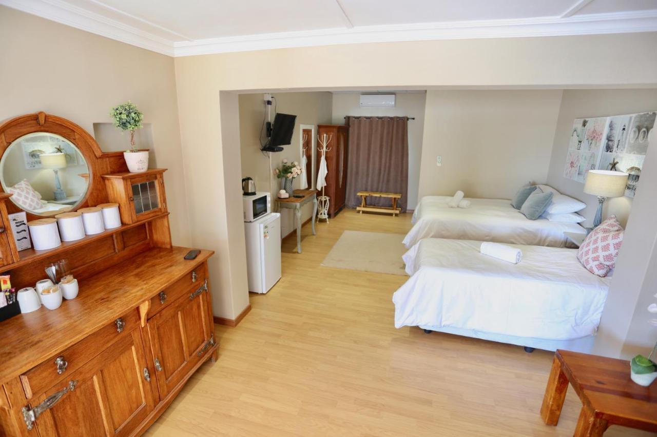 Boutique Guesthouse มาเรียนทอล ภายนอก รูปภาพ