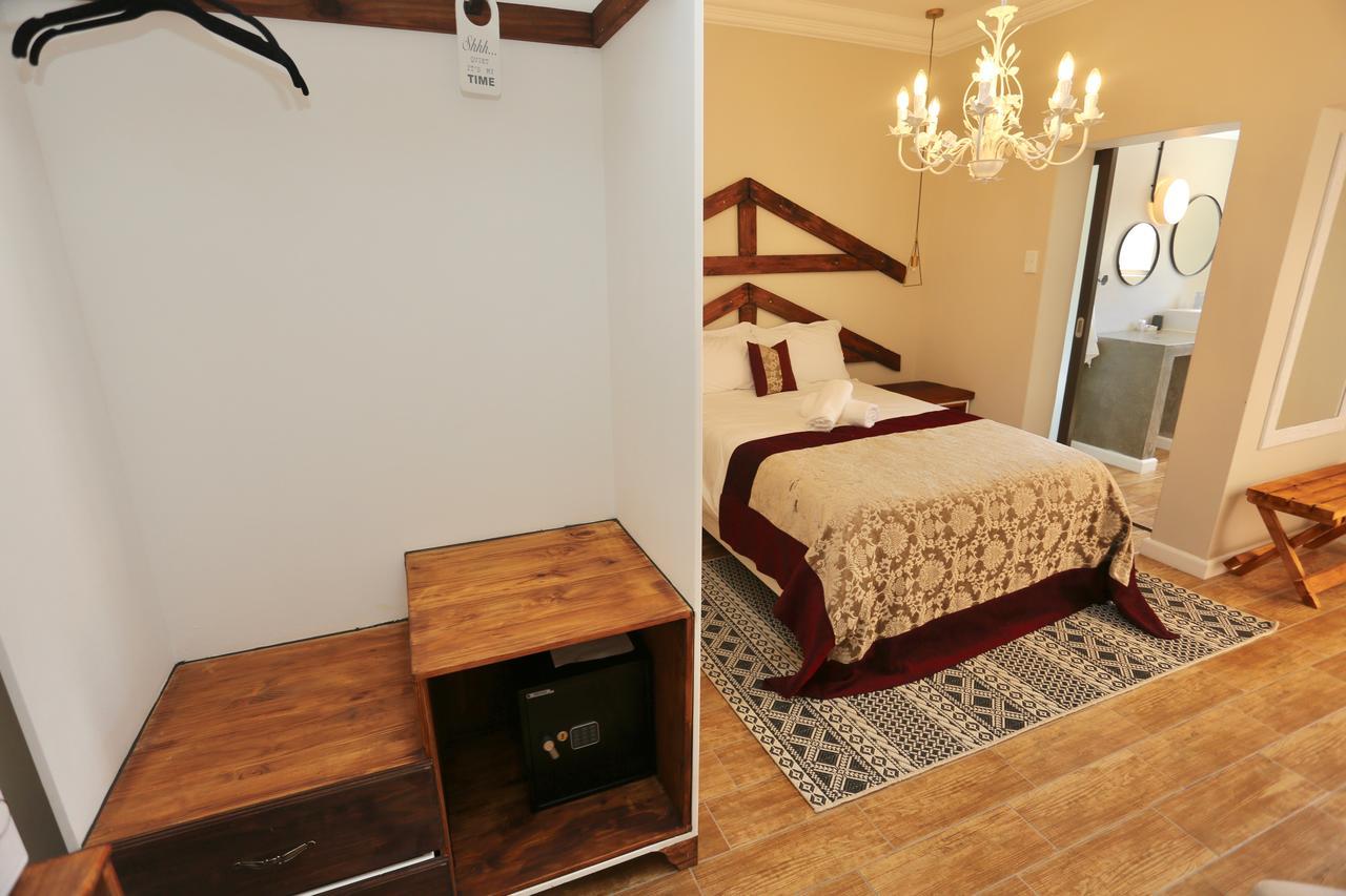 Boutique Guesthouse มาเรียนทอล ภายนอก รูปภาพ