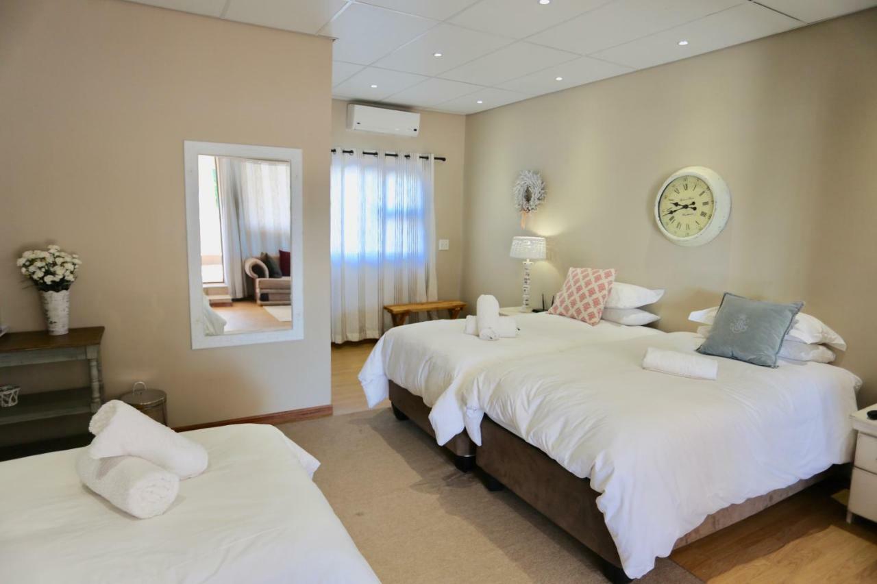 Boutique Guesthouse มาเรียนทอล ภายนอก รูปภาพ
